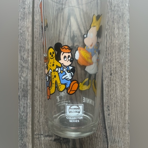 Vintage 1978 Walt Disney Minnie Mouse Pepsi Collectors Series Glass - Picture 3 of 5